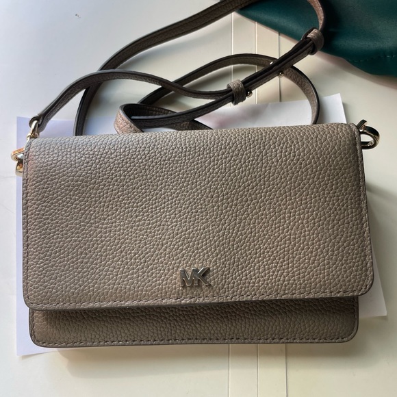 Michael Kors Handbags - Michael kors